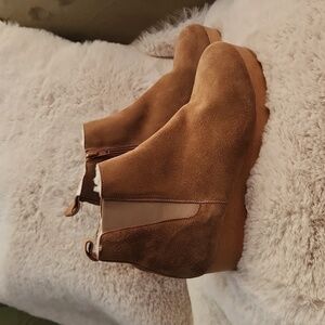 NWOB Andre' Asssous Tan Suede Clog Boots-Size 10​​​​​​​​
